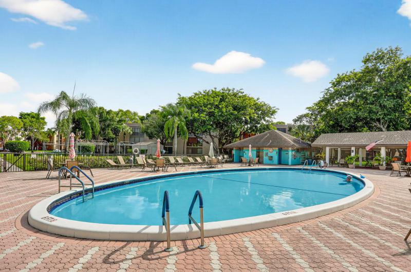  Condo & Townhome Photos