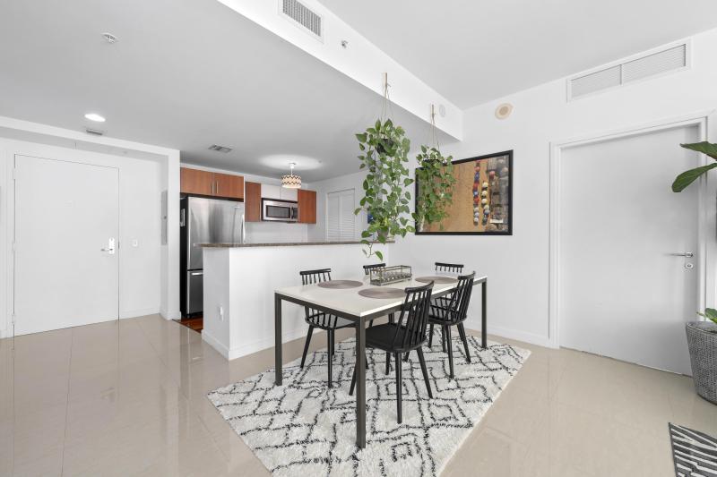  Condo & Townhome Photos