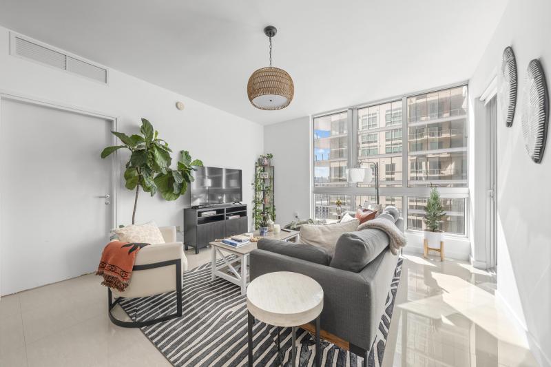  Condo & Townhome Photos