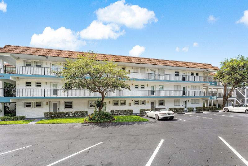  Condo & Townhome Photos