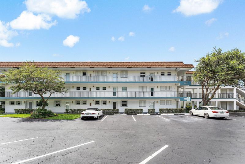  Condo & Townhome Photos