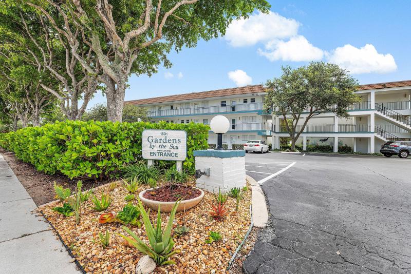  Condo & Townhome Photos
