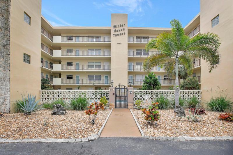  Condo & Townhome Photos