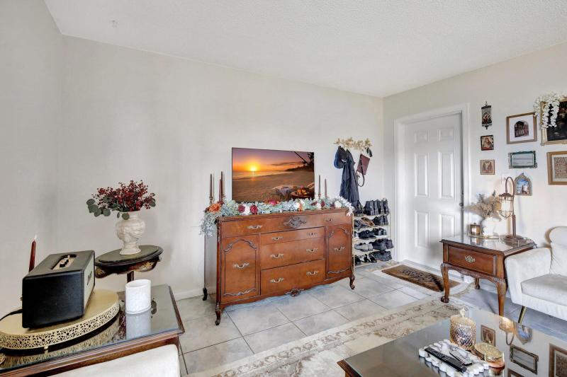  Condo & Townhome Photos