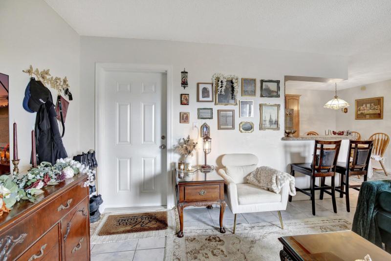  Condo & Townhome Photos