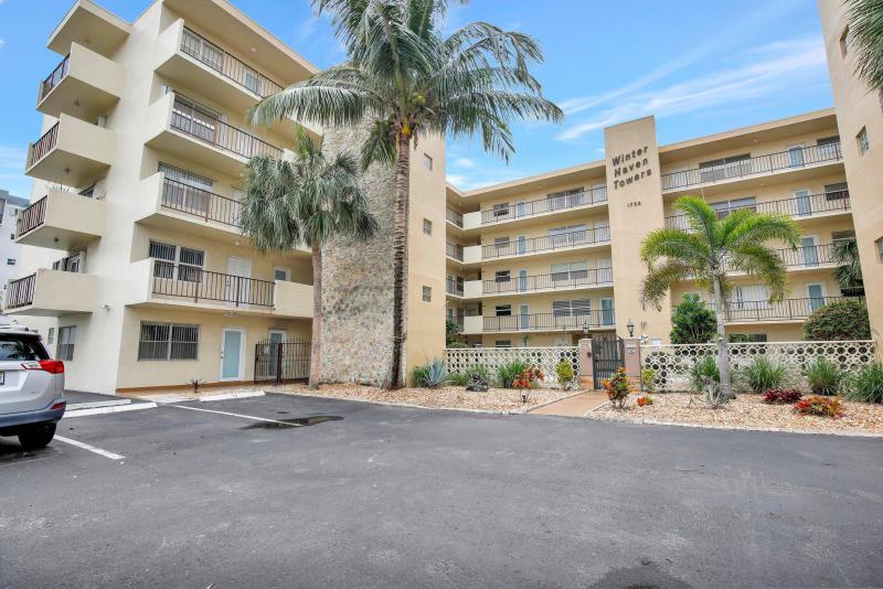  Condo & Townhome Photos