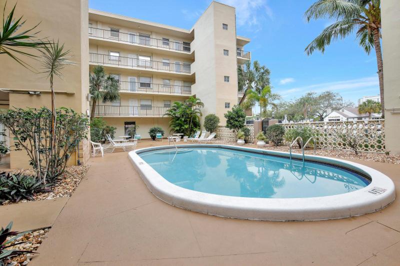  Condo & Townhome Photos