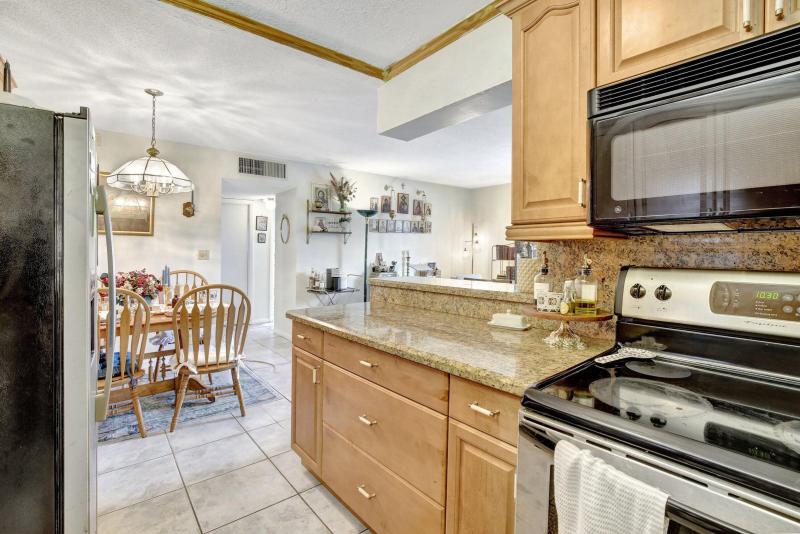  Condo & Townhome Photos