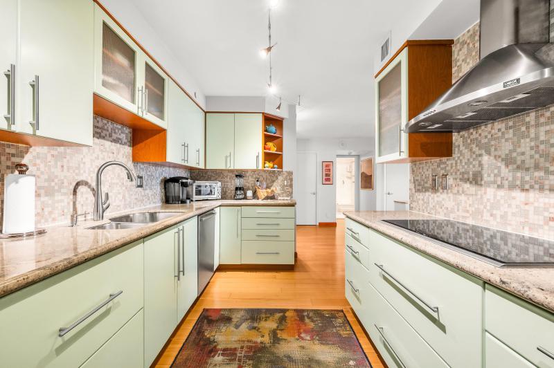  Condo & Townhome Photos