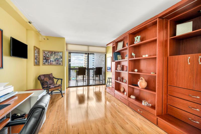  Condo & Townhome Photos