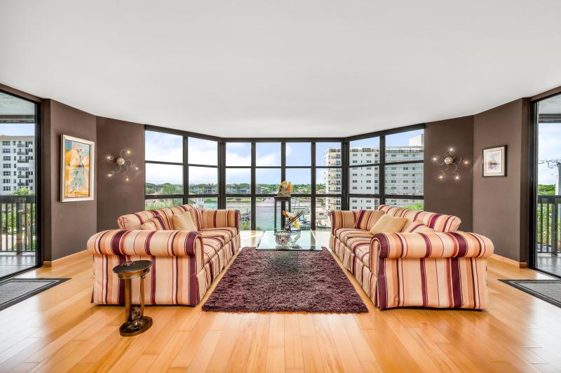  Condo & Townhome Photos