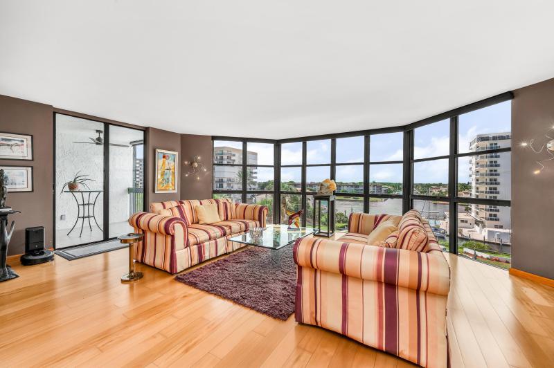  Condo & Townhome Photos