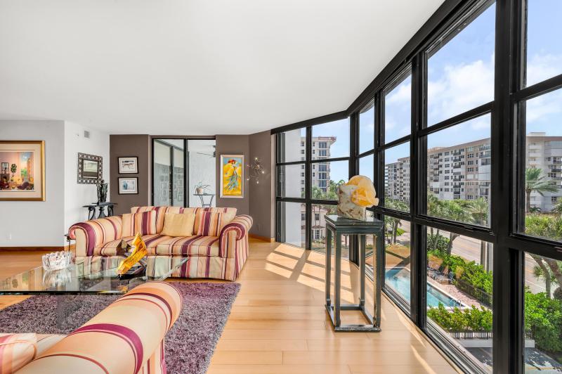  Condo & Townhome Photos