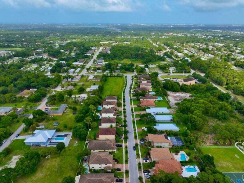  Commercial & Industrial Land Images 