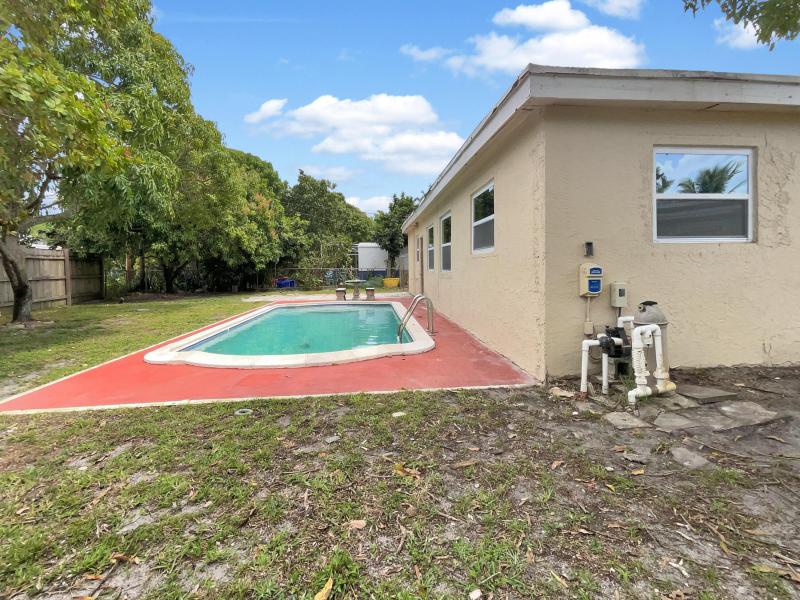  Single Family Homes Photo 18:  Lauderdale Lakes,  FL 33309