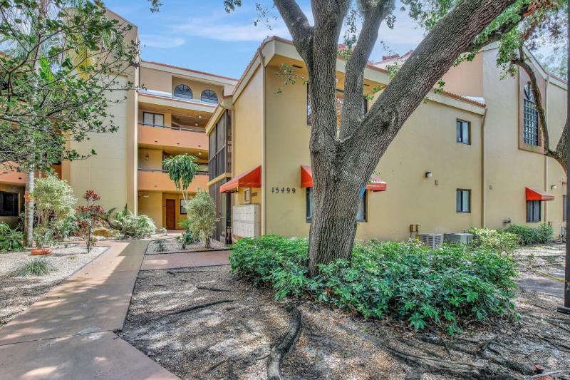  Condo & Townhome Photos