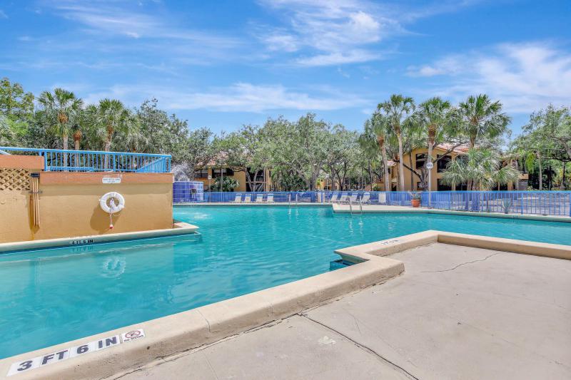  Condo & Townhome Photos
