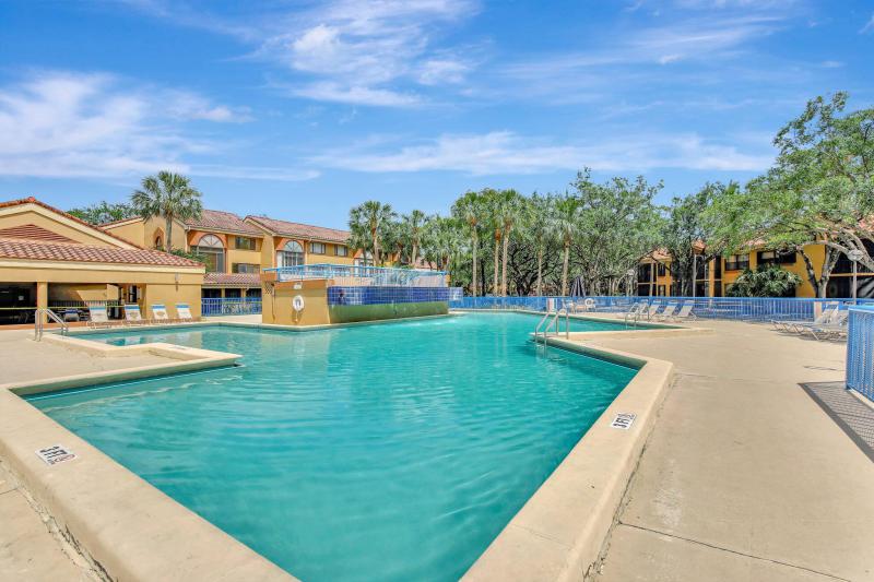  Condo & Townhome Photos