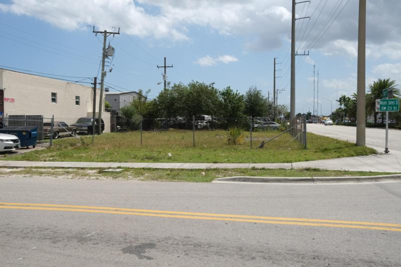  Commercial & Industrial Land Images 