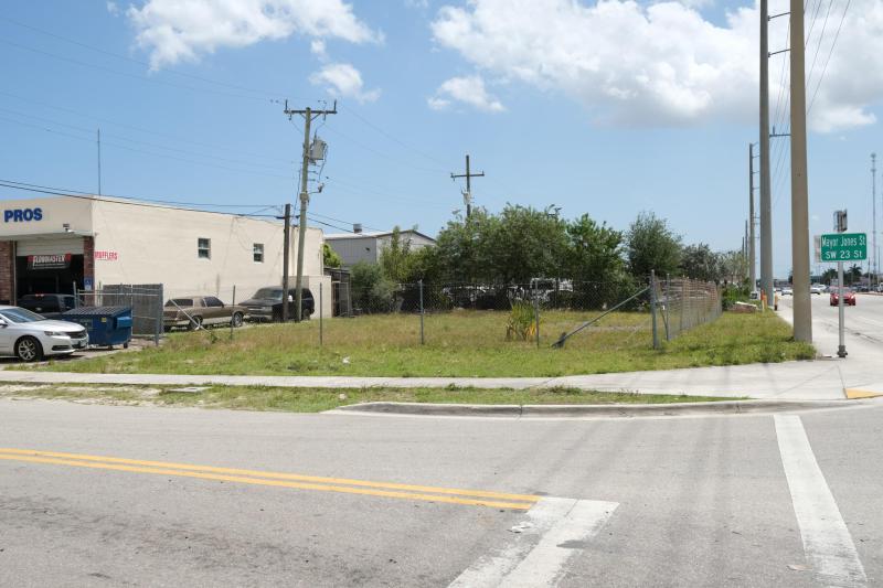  Commercial & Industrial Land Images 