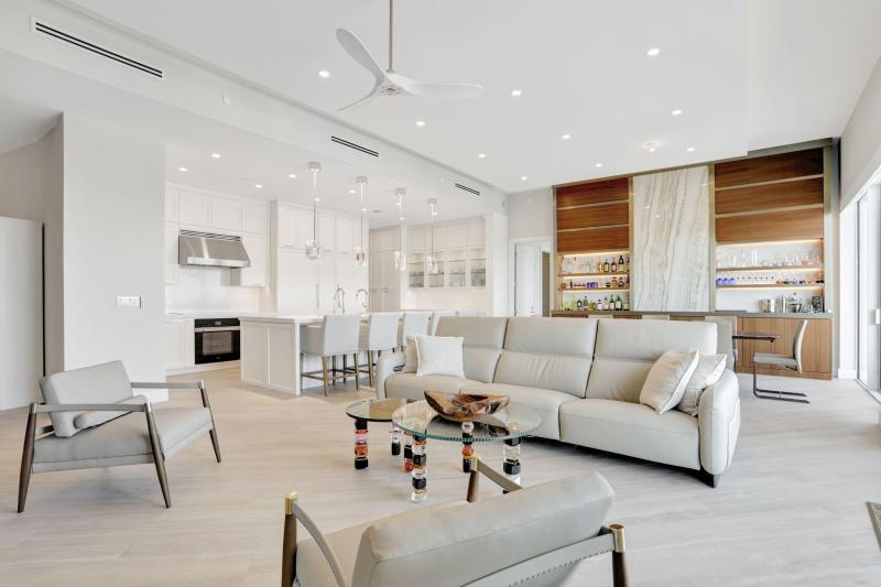  Condo & Townhome Photos