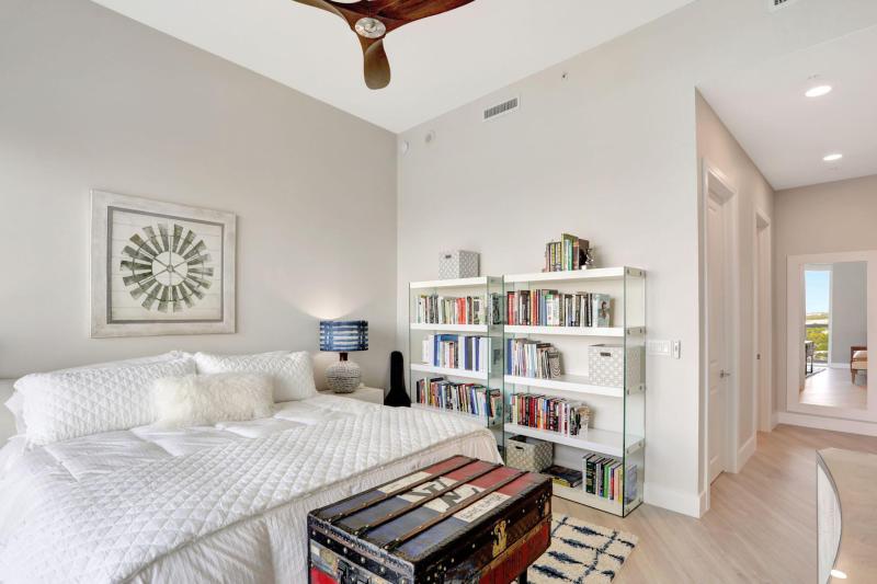  Condo & Townhome Photos
