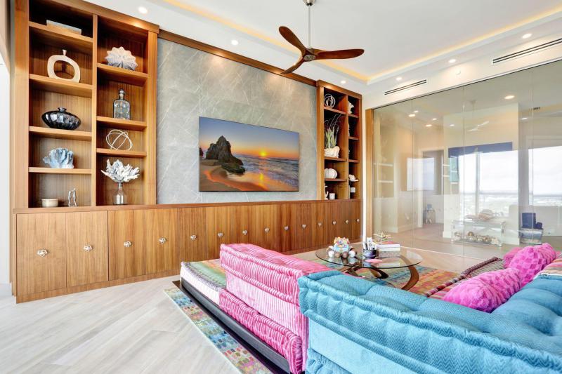  Condo & Townhome Photos
