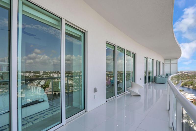  Condo & Townhome Photos