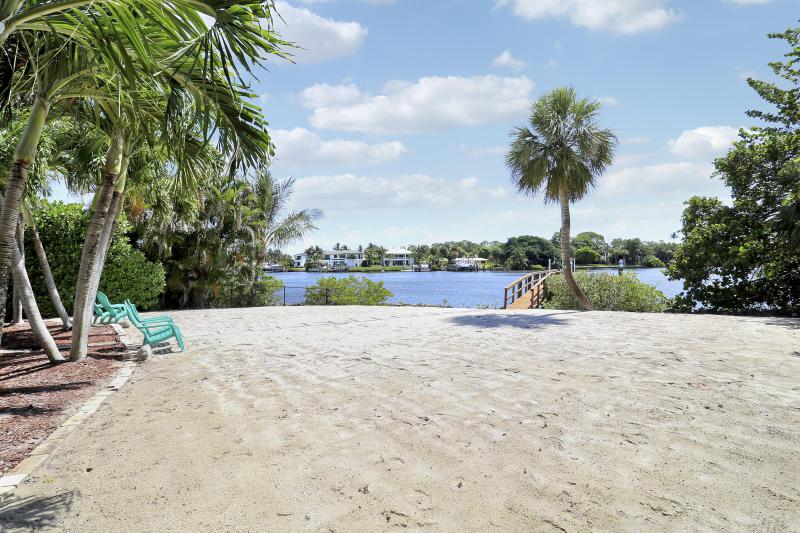  Single Family Homes Photo 4:  Jupiter,  FL 33469