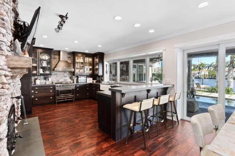  Single Family Homes Photo 11:  Pompano Beach,  FL 33062