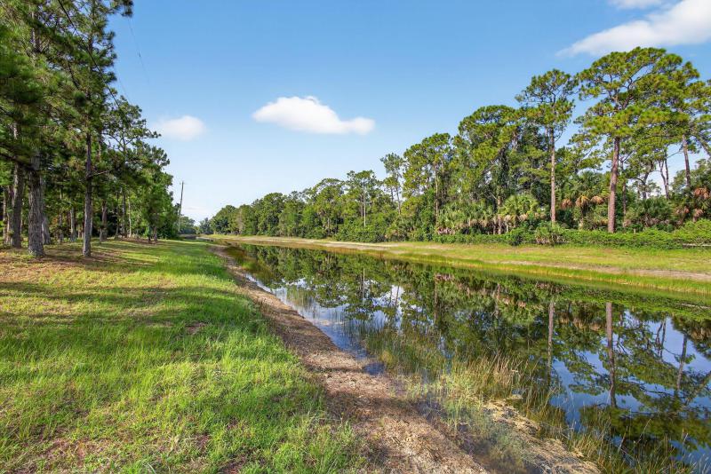  Commercial & Industrial Land Images 