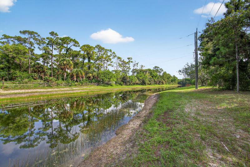  Commercial & Industrial Land Images 