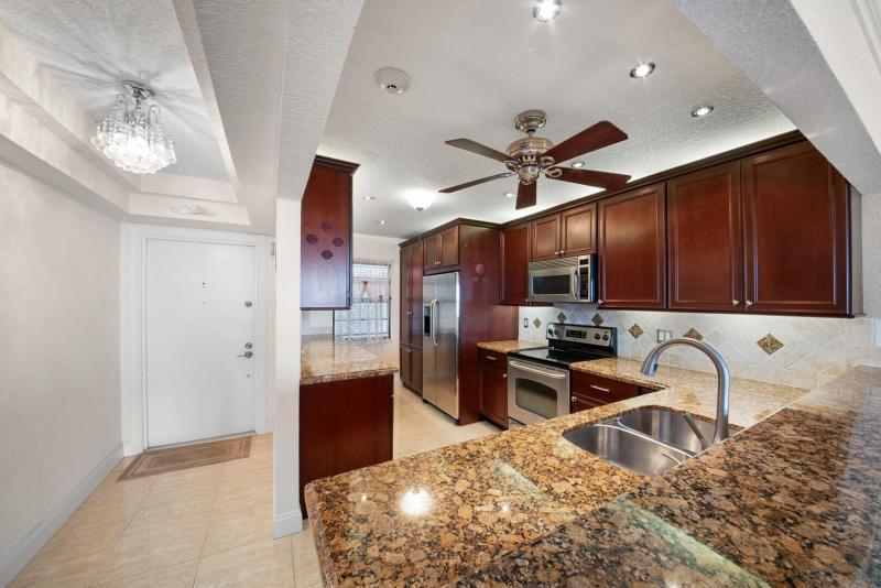  Condo & Townhome Photos