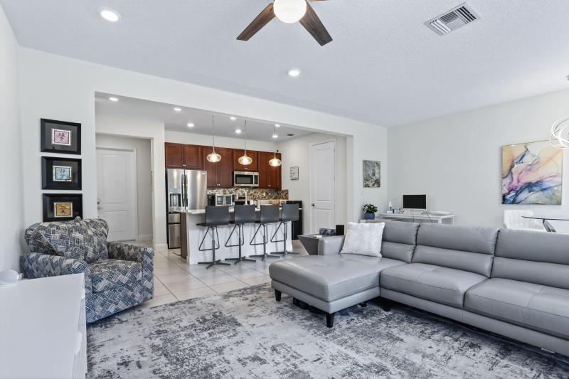  Condo & Townhome Photos