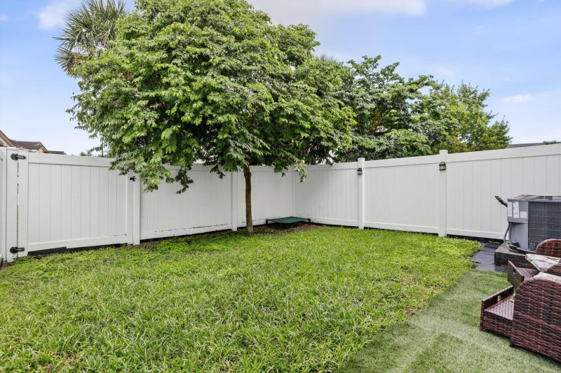  Condo & Townhome Photos