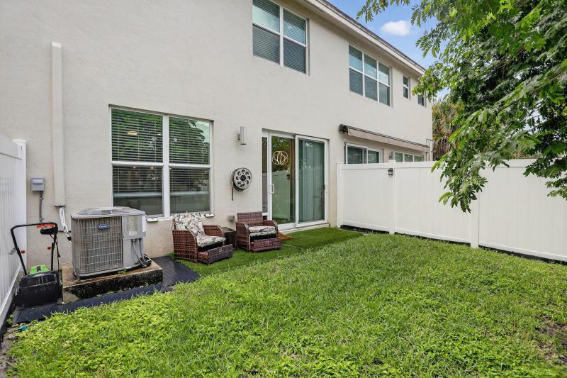  Condo & Townhome Photos