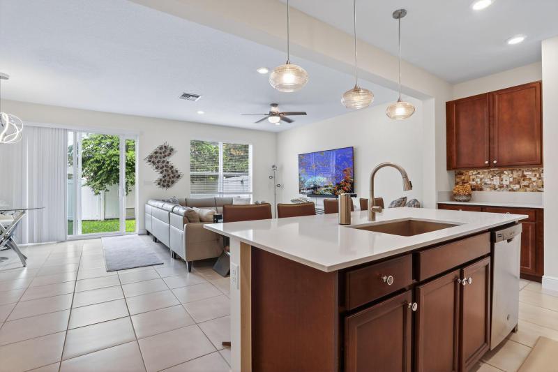  Condo & Townhome Photos