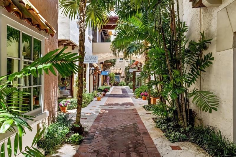  Single Family Homes Photo 14:  Palm Beach,  FL 33480