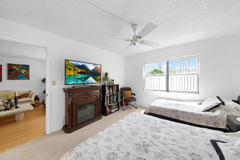  Condo & Townhome Photos