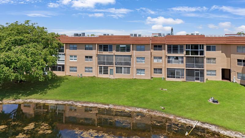  Condo & Townhome Photos