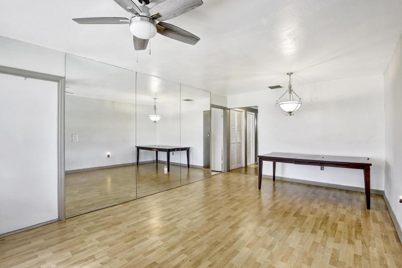  Condo & Townhome Photos