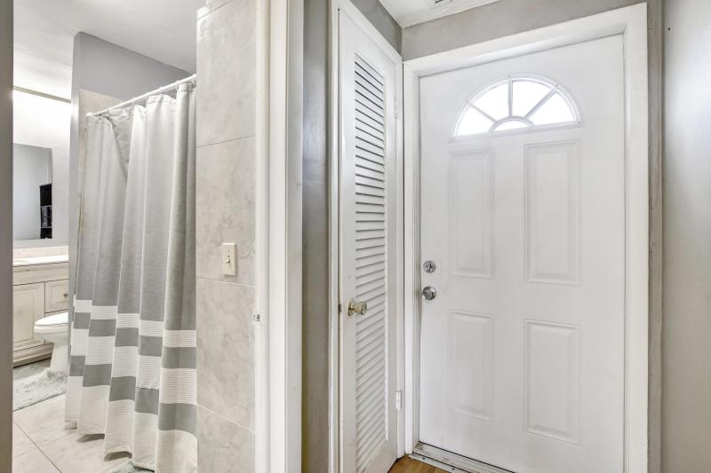  Condo & Townhome Photos