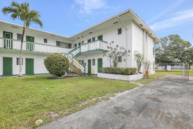  Condo & Townhome Photos