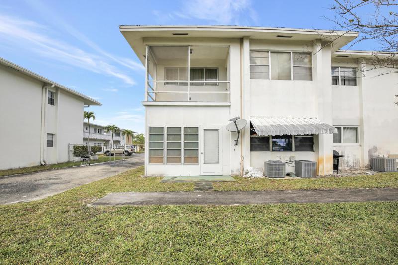  Condo & Townhome Photos