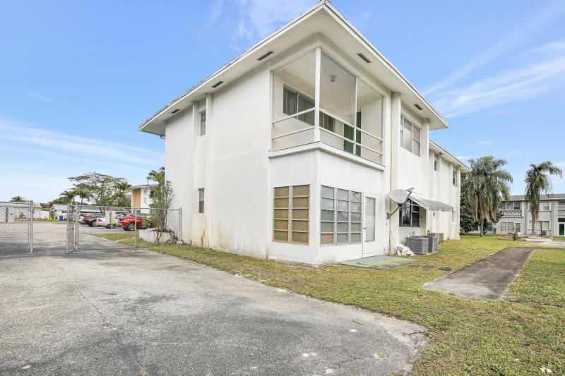  Condo & Townhome Photos