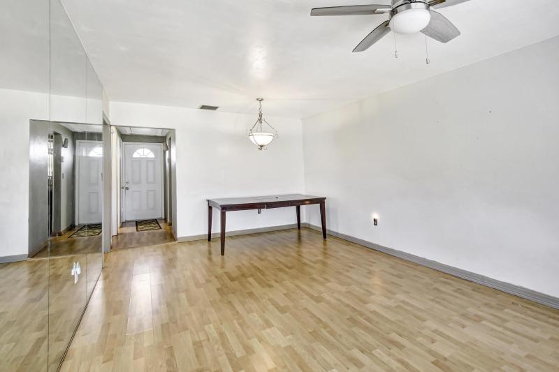 Condo & Townhome Photos