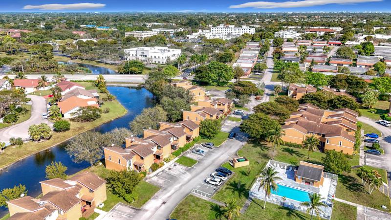  Condo & Townhome Photos