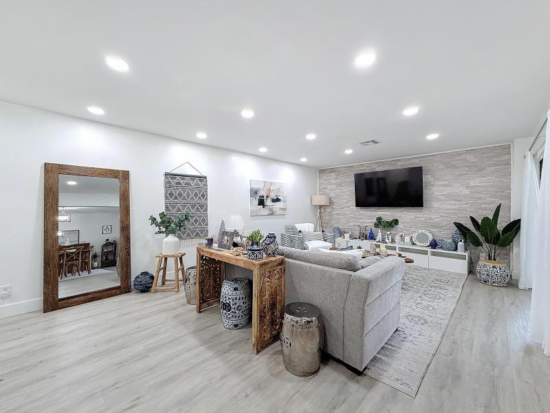  Condo & Townhome Photos