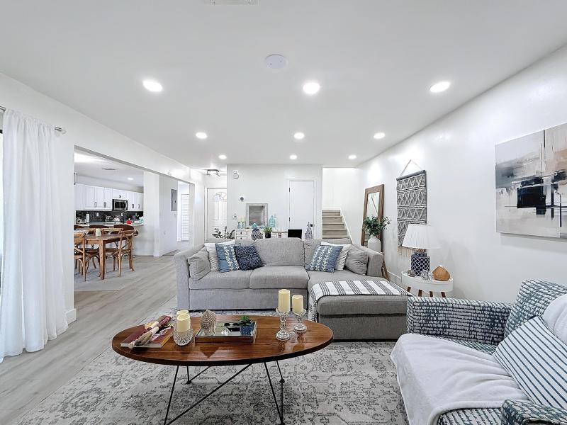  Condo & Townhome Photos