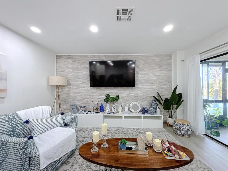  Condo & Townhome Photos
